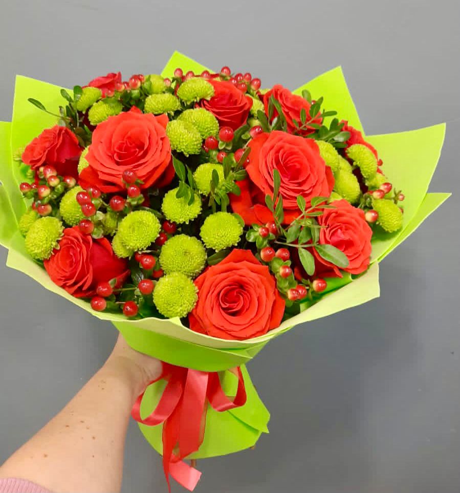 Букет цветов из: Хризантемы и Розы в Среднеколымске