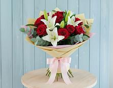 Букет цветов из:  Лилии и Розы в Среднеколымске