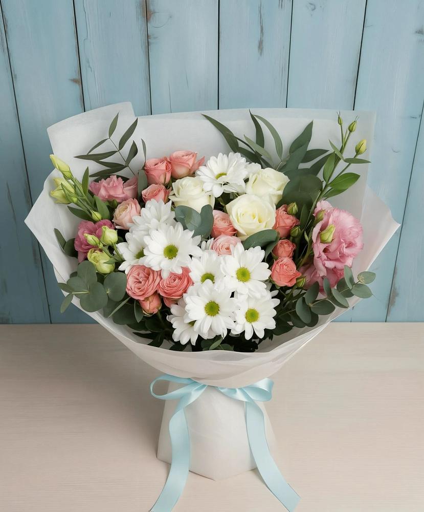 Букет цветов из: Розы, Лизиантусы и Хризантемы в Среднеколымске