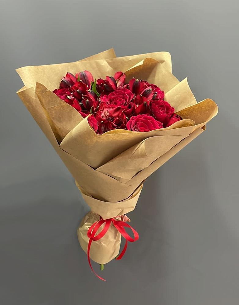 Букет цветов из: Альстромерии и Розы в Среднеколымске