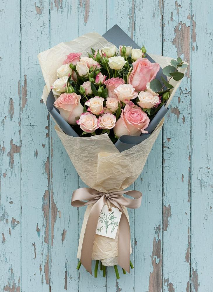 Букет цветов из: Розы в Среднеколымске