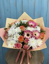 Букет цветов из:  Розы, Герберы и Хризантемы в Среднеколымске