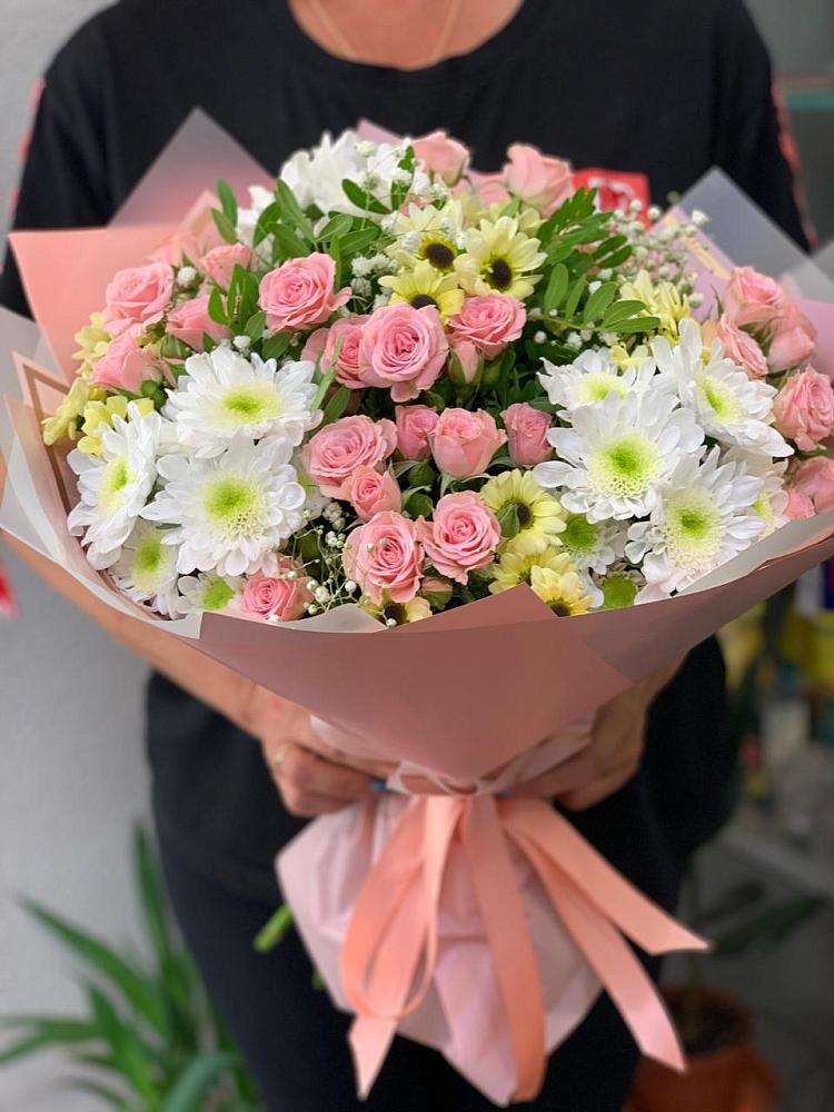 Букет цветов из: Розы и Хризантемы в Среднеколымске