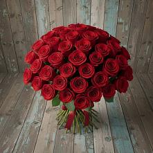 Букет 55 Красных роз Фридом #REPLACE_PRED# Среднеколымске