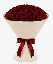 Букет 101 Бордовая роза Блэк Бакарра в Среднеколымске
