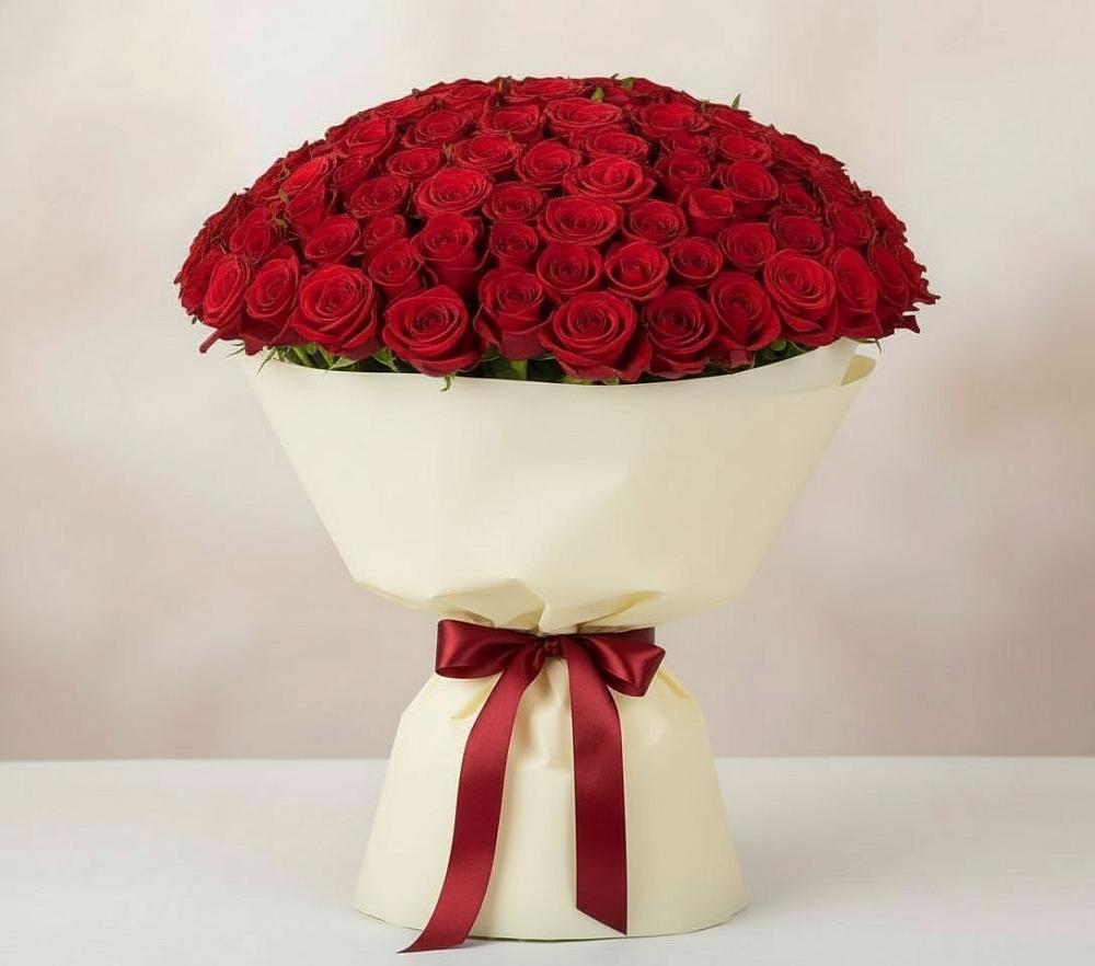 Букет 101 Красная роза Милано в Среднеколымске