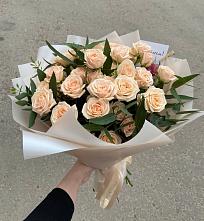 Букет Кремовые розы Латте в Среднеколымске