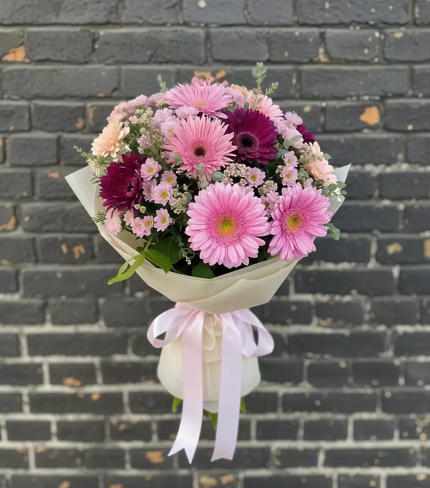 Букет цветов из: Герберы и Хризантемы в Среднеколымске