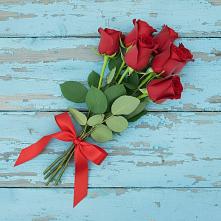 Букет Красные розы в Среднеколымске