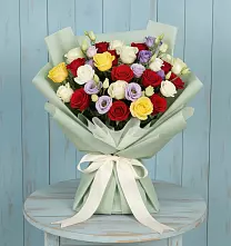 Букет цветов из:  Розы в Среднеколымске