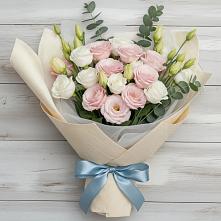 Букет цветов из:  Лизиантусы в Среднеколымске