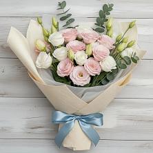 Букет цветов из:  Лизиантусы в Среднеколымске