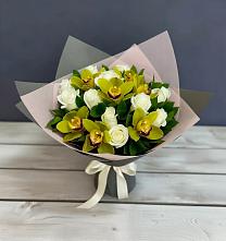 Букет цветов из:  Орхидеи и Розы в Среднеколымске