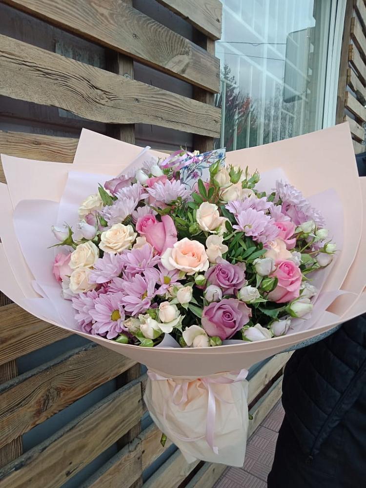 Букет цветов из: Розы и Хризантемы в Среднеколымске