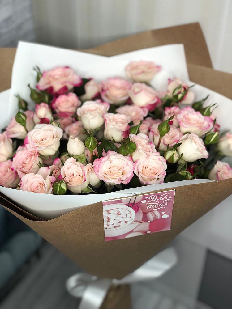 Букет цветов из: Розы в Среднеколымске