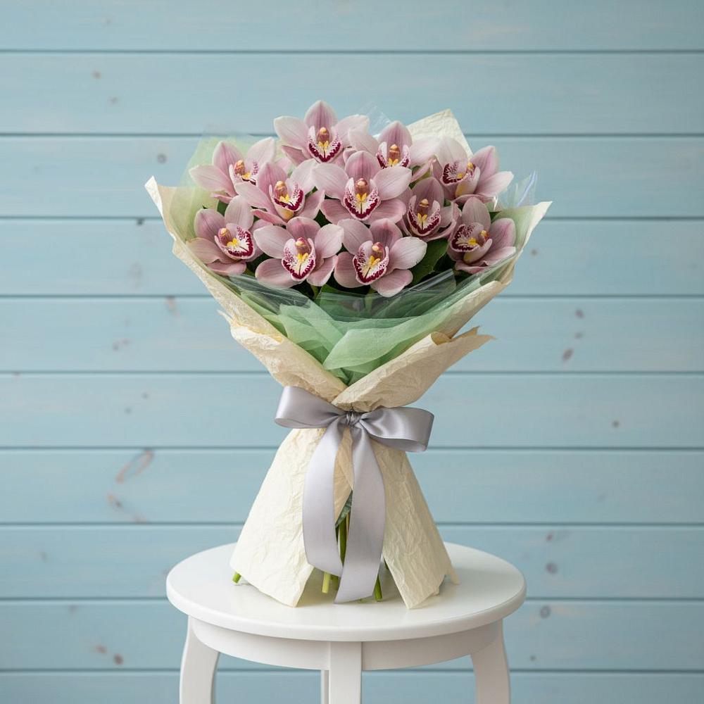 Букет цветов из: Орхидеи и Розы в Среднеколымске