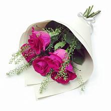 Букет цветов из:  Розы в Среднеколымске