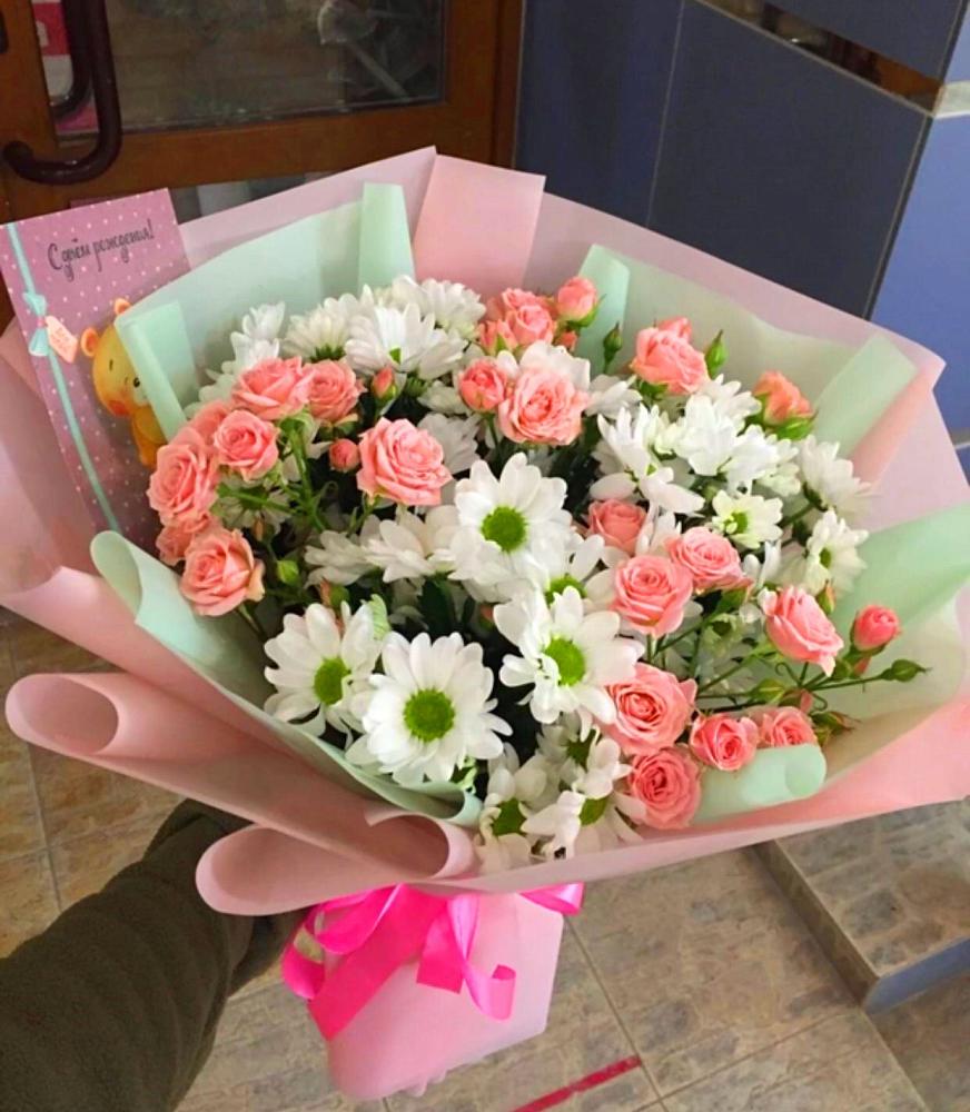 Букет цветов из: Розы и Хризантемы в Среднеколымске