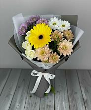 Букет цветов из:  Розы, Герберы и Хризантемы в Среднеколымске