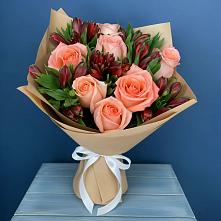 Букет цветов из:  Розы и Альстромерии в Среднеколымске