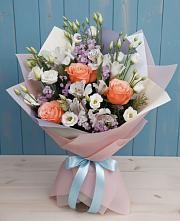 Букет цветов из:  Лизиантусы, Розы, Альстромерии и Гипсофила в Среднеколымске