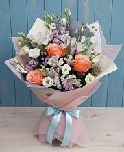 Букет цветов из:  Лизиантусы, Розы, Альстромерии и Гипсофила в Среднеколымске