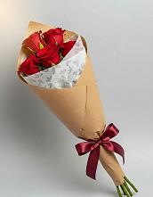 Букет цветов из:  Розы в Среднеколымске