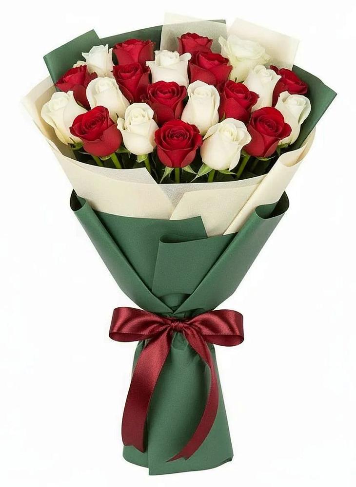 Букет Микс из красных и белых роз в Среднеколымске