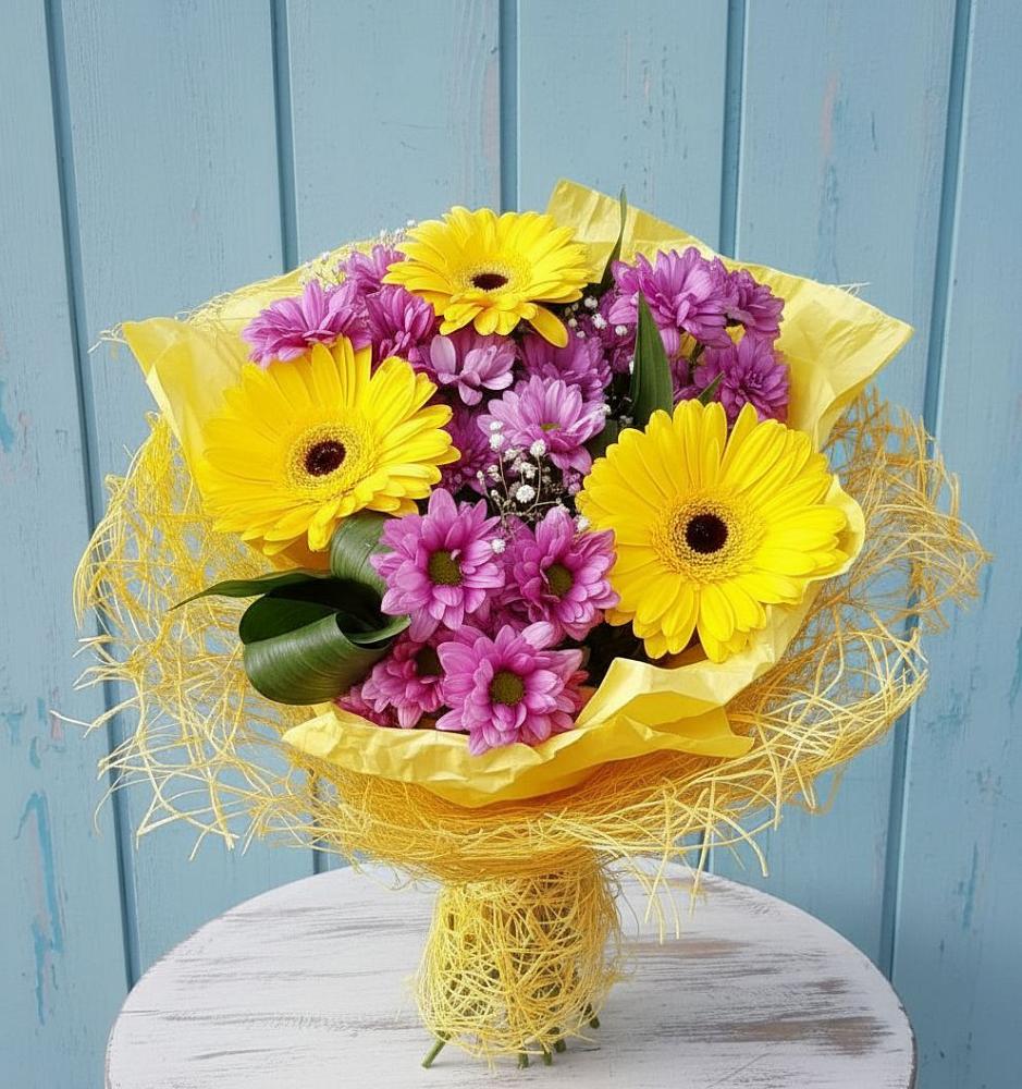 Букет цветов из: Хризантемы и Герберы в Среднеколымске