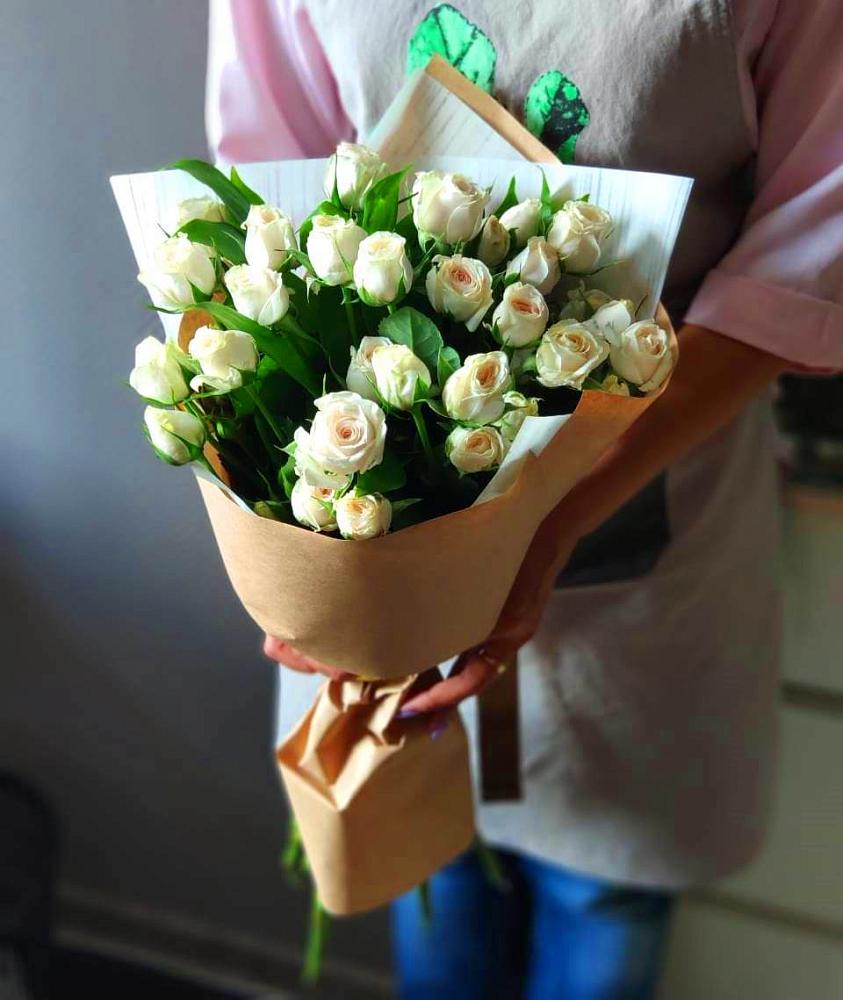 Букет цветов из: Розы в Среднеколымске