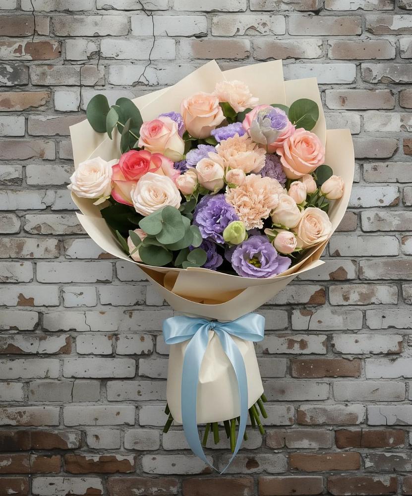 Букет цветов из: Розы, Лизиантусы и Гвоздики в Среднеколымске