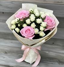 Букет цветов из:  Розы в Среднеколымске