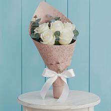 Букет цветов из:  Розы в Среднеколымске