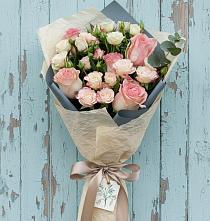 Букет цветов из:  Розы в Среднеколымске