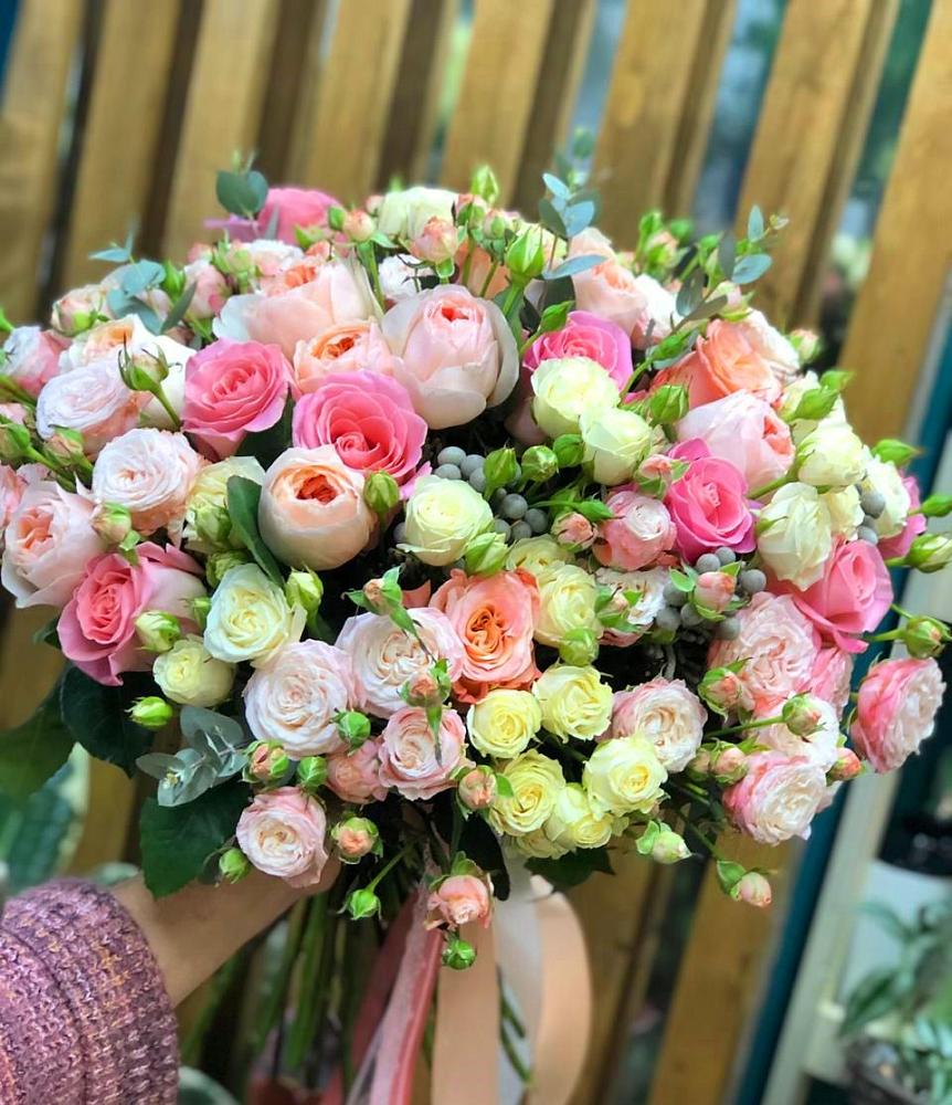 Букет цветов из: Розы в Среднеколымске