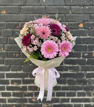 Букет цветов из:  Герберы и Хризантемы в Среднеколымске