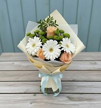 Букет цветов из:  Герберы, Розы и Хризантемы в Среднеколымске