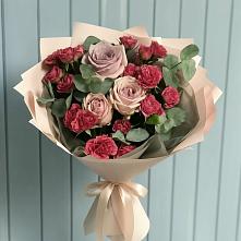 Букет цветов из:  Гвоздики и Розы в Среднеколымске