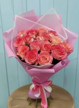 Букет 15 Розовых роз Равель в Среднеколымске