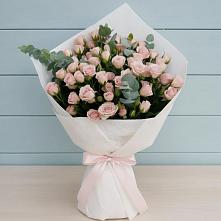 Букет цветов из:  Розы в Среднеколымске