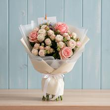 Букет цветов из:  Розы в Среднеколымске