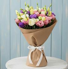 Букет цветов из:  Лизиантусы в Среднеколымске