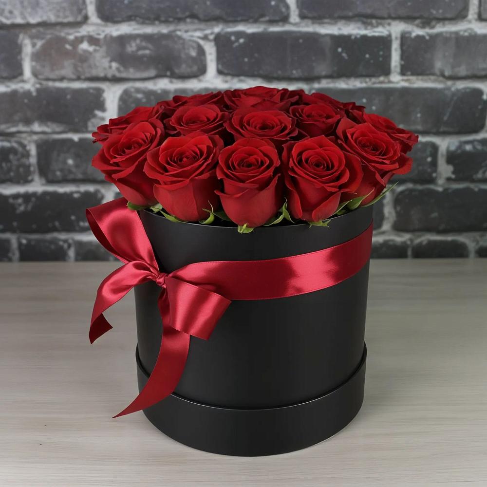 Цветочная композиция из Розы в шляпной коробке в Среднеколымске