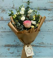 Букет цветов из:  Розы и Лизиантусы в Среднеколымске